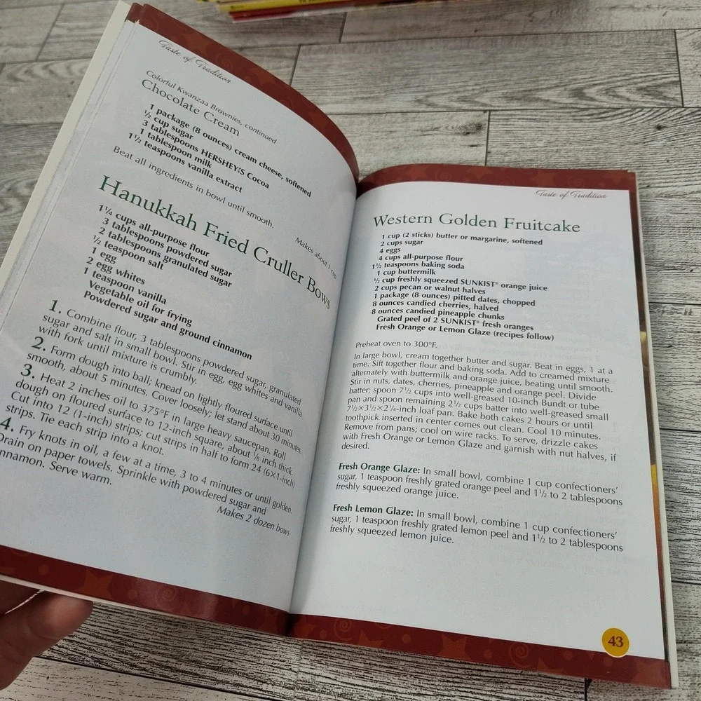 Holiday Desserts Cookbook Booklet 2005‎ Vintage Y2K Baking Treats Recipes